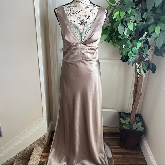 OC by Oleg Cassini Dresses & Skirts - OC by OC Satin Sleeveless V-Neck Floor Length Gown Champagne Sz 12
